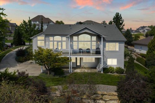 8816 E Woodland Park Dr, Spokane, WA, 99217-9464 | Card Image