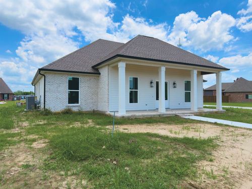 135 Godchaux Dr, Houma, LA, 70360-1400 | Card Image