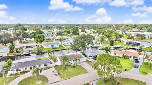 9472 Treasure Ln Ne, ST PETERSBURG, FL, 33702-2667 | Card Image