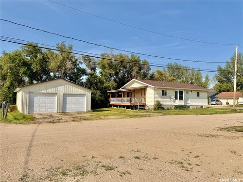 100 1st Ave, Lucky Lake, SK, S0L0E3 | Card Image