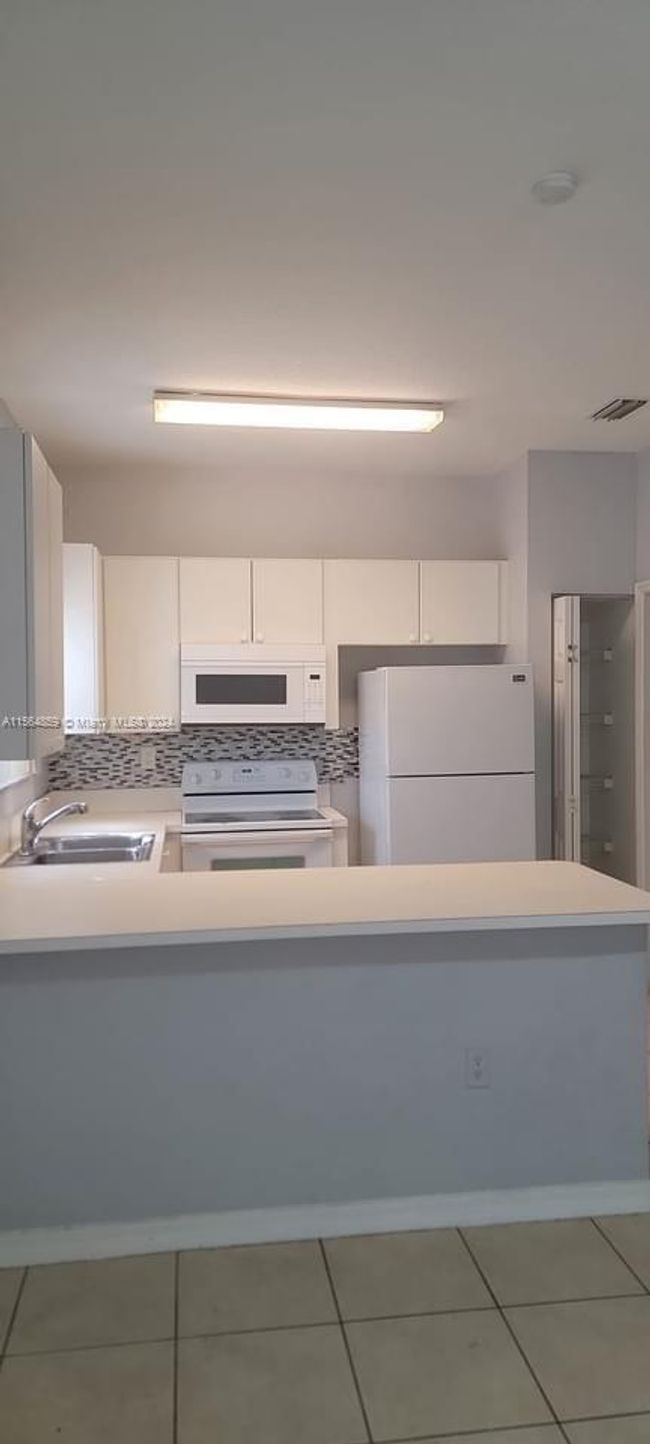 0 - 4941 Sw 135 Th Way, Townhouse with 3 bedrooms, 3 bathrooms and null parking in Miramar FL | Image 11
