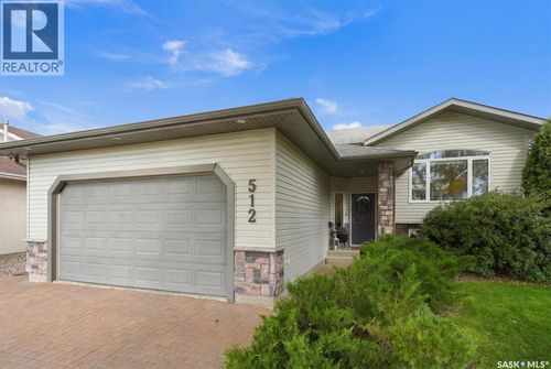 512 Ens Cres, House with 5 bedrooms, 3 bathrooms and null parking in Warman SK | Card Image