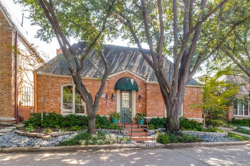 7842 Caruth Ct, Dallas, TX, 75225-8132 | Card Image