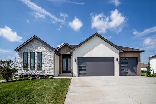 2604 Ne Crestview St, Blue Springs, MO, 64029-8466 | Card Image