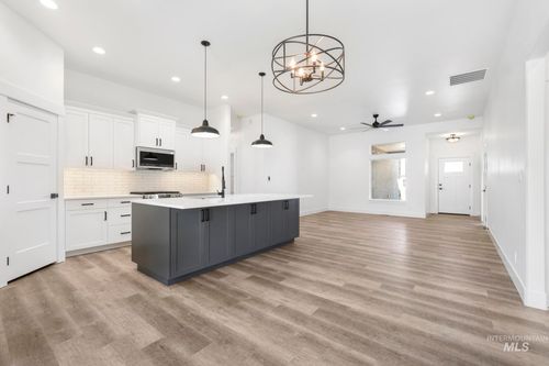 821 23rd Ave E, Jerome, ID, 83338-4943 | Card Image