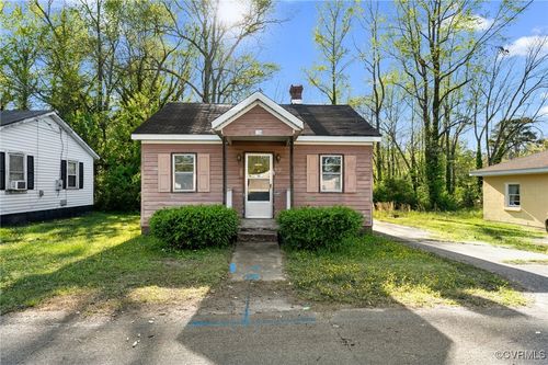 104 South St, Wakefield, VA, 23888-2810 | Card Image