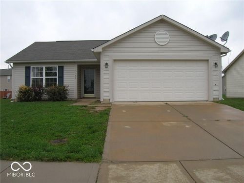 2704 Winding Creek Ln, Greenfield, IN, 46140-7029 | Card Image