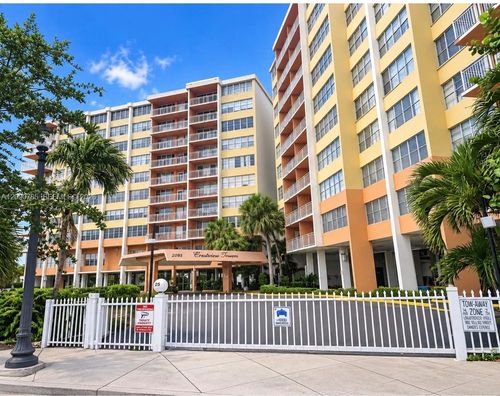 819-2025 Ne 164th St, North Miami Beach, FL, 33162-4108 | Card Image