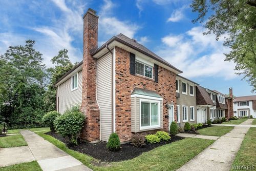 40 Wellington Ct, Amherst, NY, 14221-6750 | Card Image