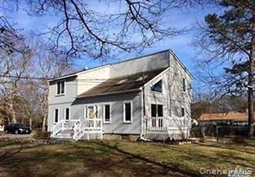 8 Park Cir, Shirley, NY, 11967-2314 | Card Image