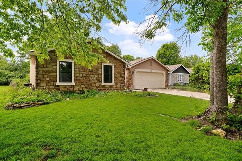 133 Tumbleweed Dr, Lawrence, KS, 66049-4152 | Card Image