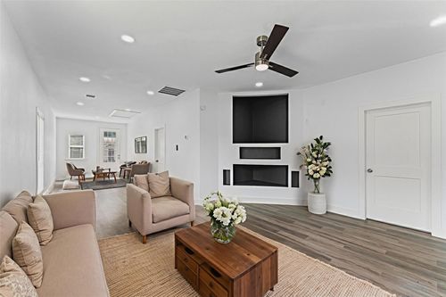 365 Road 5605, Cleveland, TX, 77327-5626 | Card Image