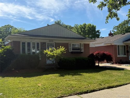5925 Berwyn St, Dearborn Heights, MI, 48127-2928 | Card Image