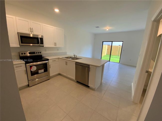 0 - 11972 Sw 244 Ln, Townhouse with 3 bedrooms, 2 bathrooms and null parking in Miami FL | Image 6