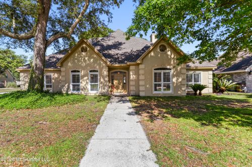 426 Carmargue Ln, Biloxi, MS, 39531-2295 | Card Image