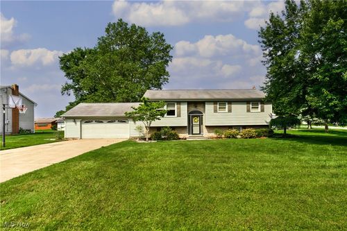 9863 Deltona Dr, New Middletown, OH, 44442-9796 | Card Image