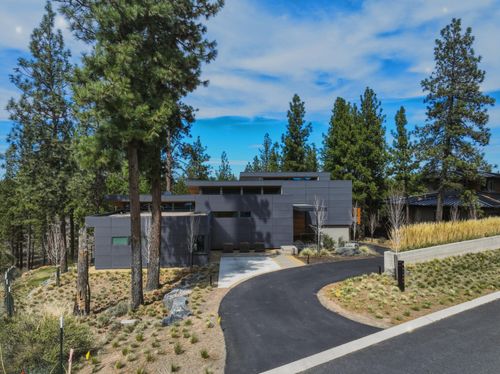 61865 Hosmer Lake Dr, Bend, OR, 97702-3771 | Card Image