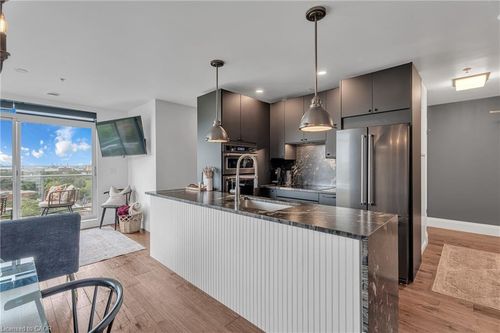 504-455 Charlton Ave E, Hamilton, ON, L8N0B2 | Card Image