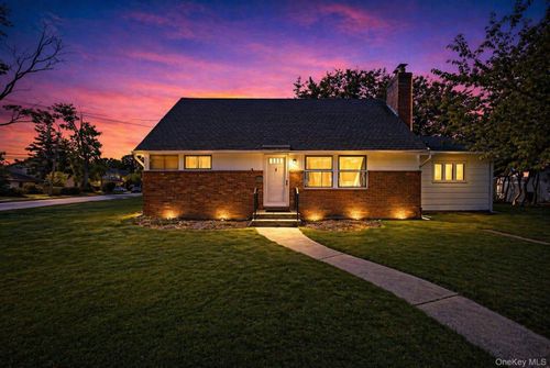 404 Foxdale Ave, Oceanside, NY, 11572-2524 | Card Image