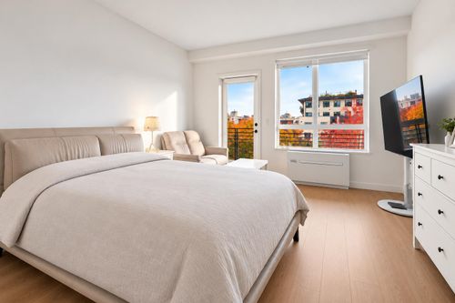 318-2450 Garden Drive, Vancouver, BC, V5K0K1 | Card Image