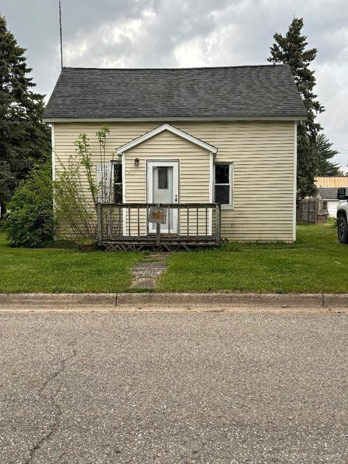 2131 Weaver St, Ubly, MI, 48475-7701 | Card Image