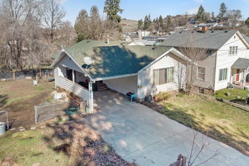 210 W Cooper St, Colfax, WA, 99111-1772 | Card Image