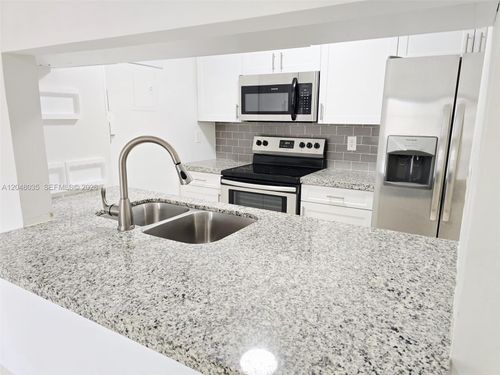 202-8877 Fontainebleau Blvd, Miami, FL, 33172 | Card Image