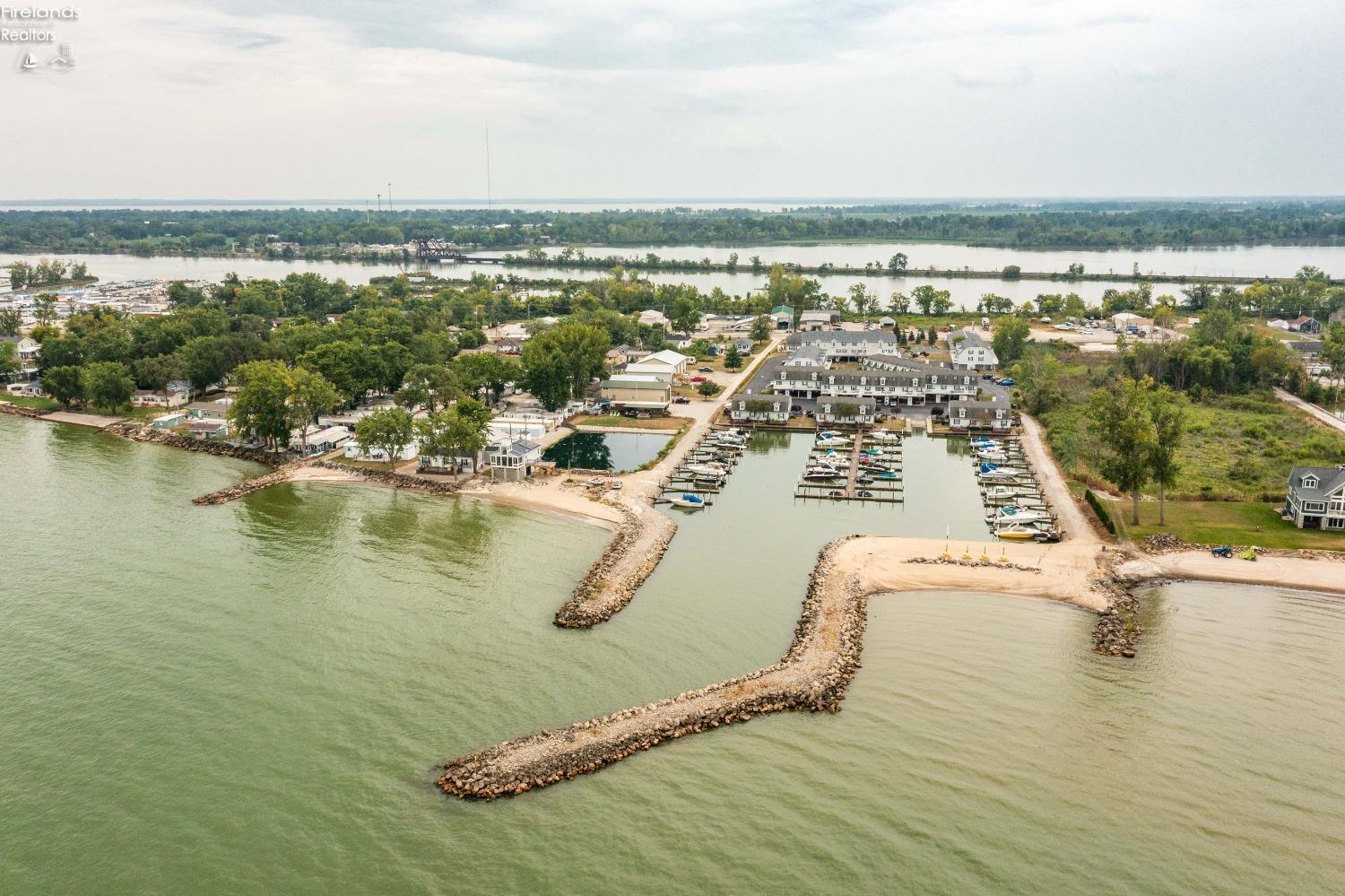 Schooner Point Dr, Port Clinton, OH 43452