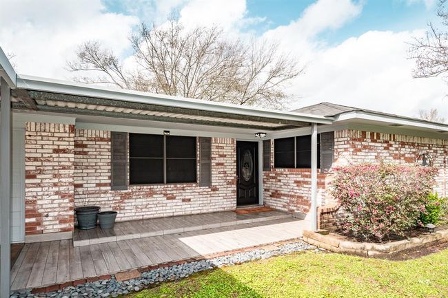512 Lyndale Dr, House other with 3 bedrooms, 2 bathrooms and 2 parking in Highlands TX | Image 4