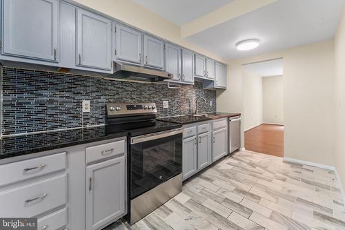 6427 Old Scotts Ct, SPRINGFIELD, VA, 22152-2167 | Card Image