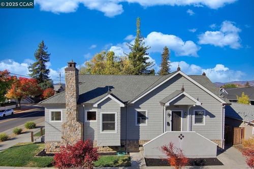 990 G St, Napa, CA, 94559-1331 | Card Image