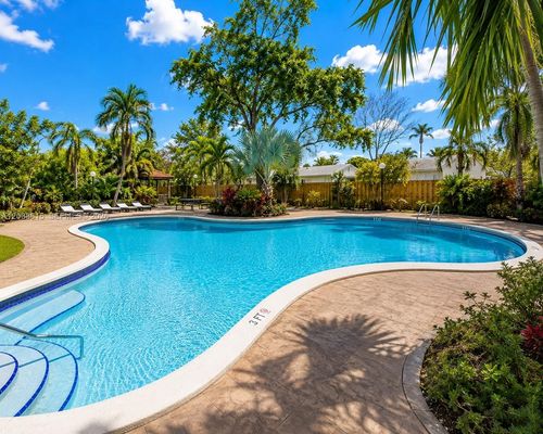f305-6904 N Kendall Dr, Pinecrest, FL, 33156-1549 | Card Image