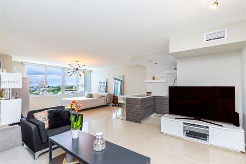 732-1000 West Ave, Miami Beach, FL, 33139-4709 | Card Image