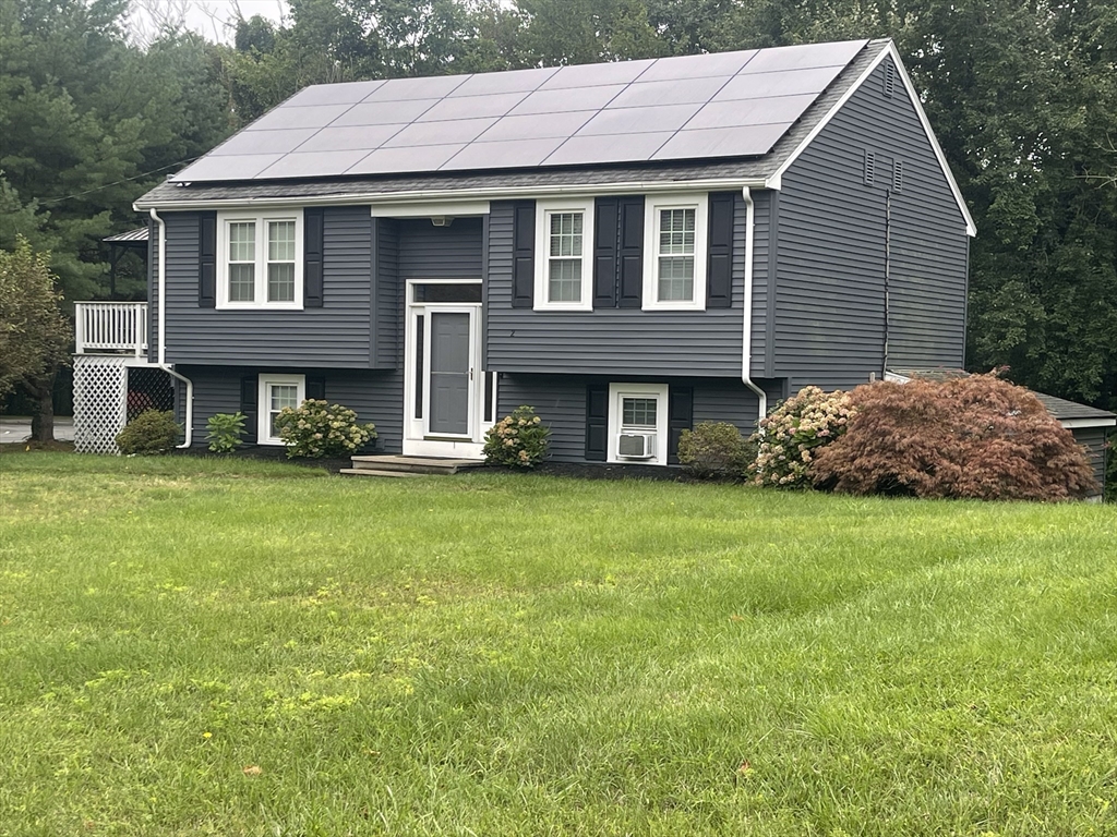 Icarus Ln, Attleboro, MA 02703