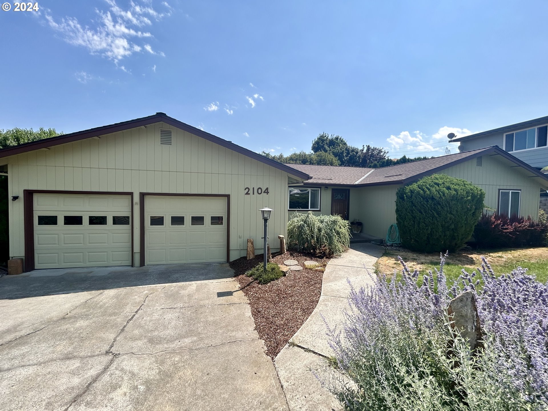 Lewis St, The Dalles, OR 97058