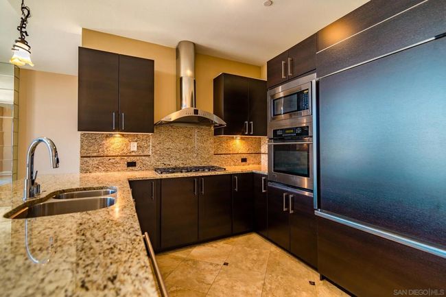 2301 - 800 The Mark Ln, House other with 2 bedrooms, 2 bathrooms and 2 parking in San Diego CA | Image 8