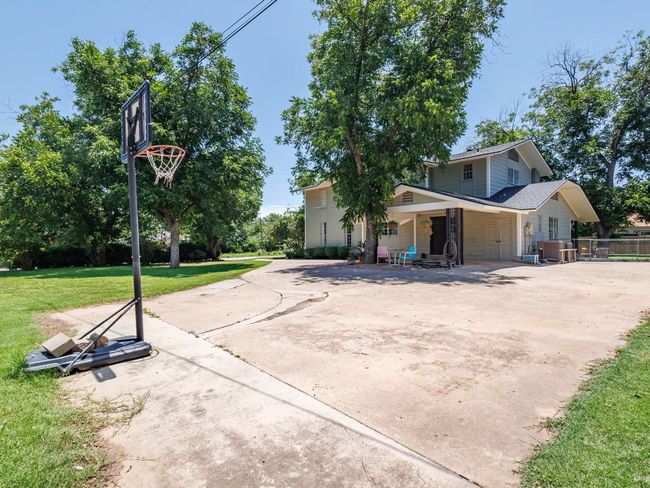 201 N Blanco St, House other with 5 bedrooms, 5 bathrooms and null parking in Coleman TX | Image 36
