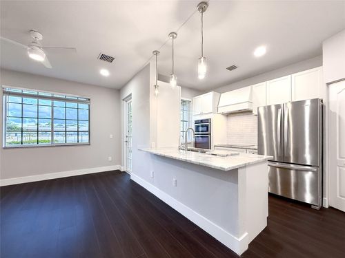 2033-2033 Nassau Dr, Riviera Beach, FL, 33404-6460 | Card Image