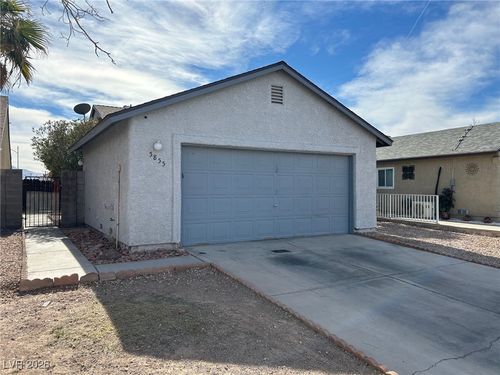 5855 Natures Dr, Las Vegas, NV, 89122-6104 | Card Image