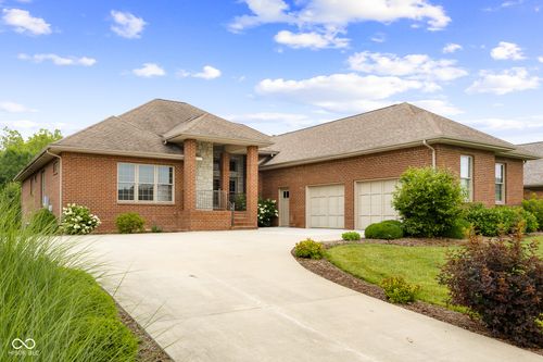 888 Westcreek Dr, Columbus, IN, 47201-1114 | Card Image