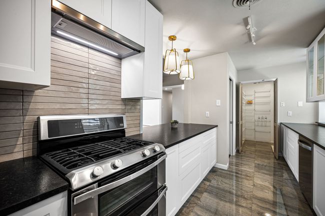 10654 Sandpiper Ln, House other with 3 bedrooms, 3 bathrooms and null parking in Dallas TX | Image 5