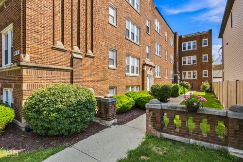 3w-1839 N Monticello Ave, Chicago, IL, 60647-6282 | Card Image
