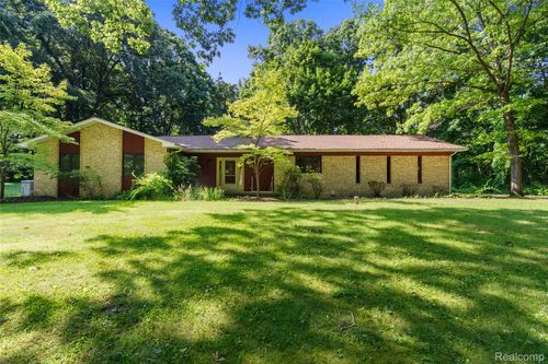 250 Scottshill, Milford, MI, 48381-3417 | Card Image