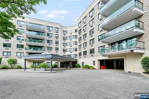 609 W South Orange Ave, South Orange, NJ, 07079-1063 | Card Image