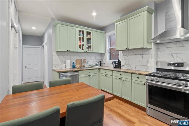 218 8 Th St, Home with 6 bedrooms, 3 bathrooms and null parking in Fairview NJ | Image 16
