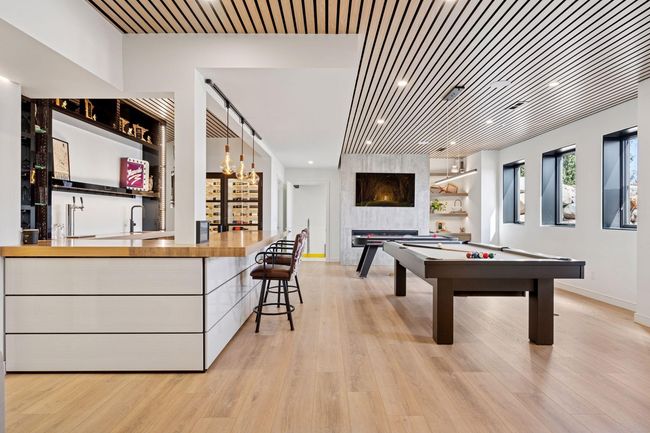 Basement Rec Room and Full Bar | Image 37