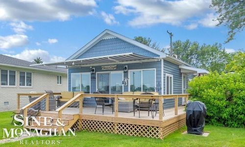 8669 River Rd, Cottrellville, MI, 48039-3348 | Card Image