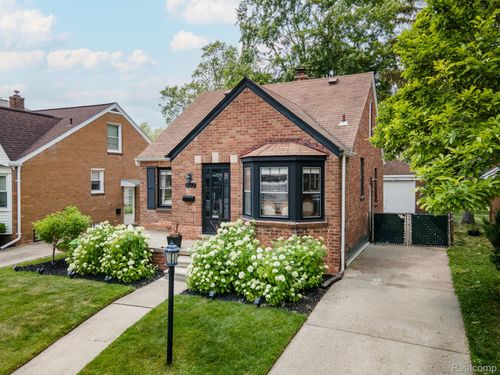 632 S Edison Ave, Royal Oak, MI, 48067-4052 | Card Image