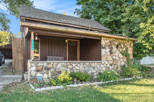 2934 W Front St, Buchanan, MI, 49107-9235 | Card Image