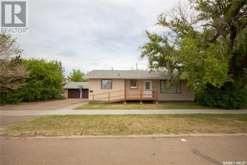 52 22nd St W, Battleford, SK, S0M0E0 | Card Image